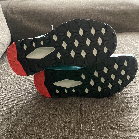 BRAND NEW IN BOX Vectiv Infinite Sneaker from The North Face Size 7.5 - Picture 3 of 4